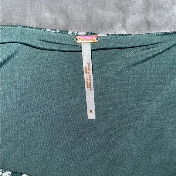 EUC Free People Medium Dark Green and White Floral Cropped Blouse - Picture 2 of 3